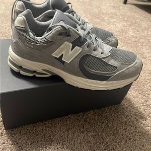 Boys gradeschool new balance 2002- size 7